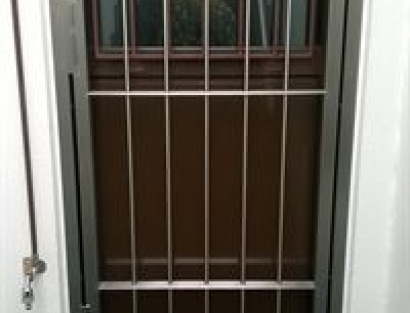 Mreže proti vniknutiu na dverách v pivnici 